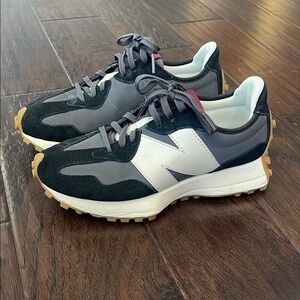 New Balance 327 sneaker